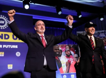 us auto workers union chief criticizes trump indirectly praises biden