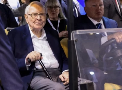 buffett s berkshire hathaway hits and closes at record high