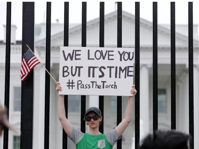 arden wiese 20 at a demonstration demanding that president biden withdraw from the 2024 election race washington d c july 20 2024 photo reuters arden wiese 20 at a demonstration demanding that president biden withdraw from the 2024 election race washington d c july 20 2024 photo reuters