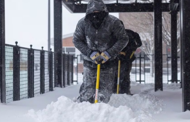 blizzard strikes us midwest cancelling flights and disrupting presidential campaign blizzard strikes us midwest cancelling flights and disrupting presidential campaign