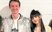 blackpink s lisa spotted in hawaii with rumored boyfriend lvmh heir fr d ric arnault blackpink s lisa spotted in hawaii with rumored boyfriend lvmh heir fr d ric arnault