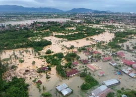 indonesia floods landslides kill 28 four missing
