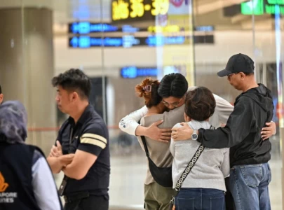 shaken passengers arrive in singapore after deadly turbulence stricken flight shaken passengers arrive in singapore after deadly turbulence stricken flight