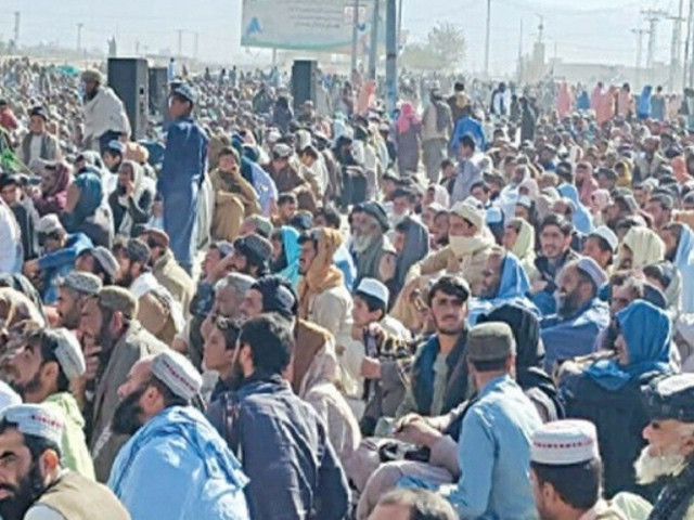 dozens injured in chaman protest