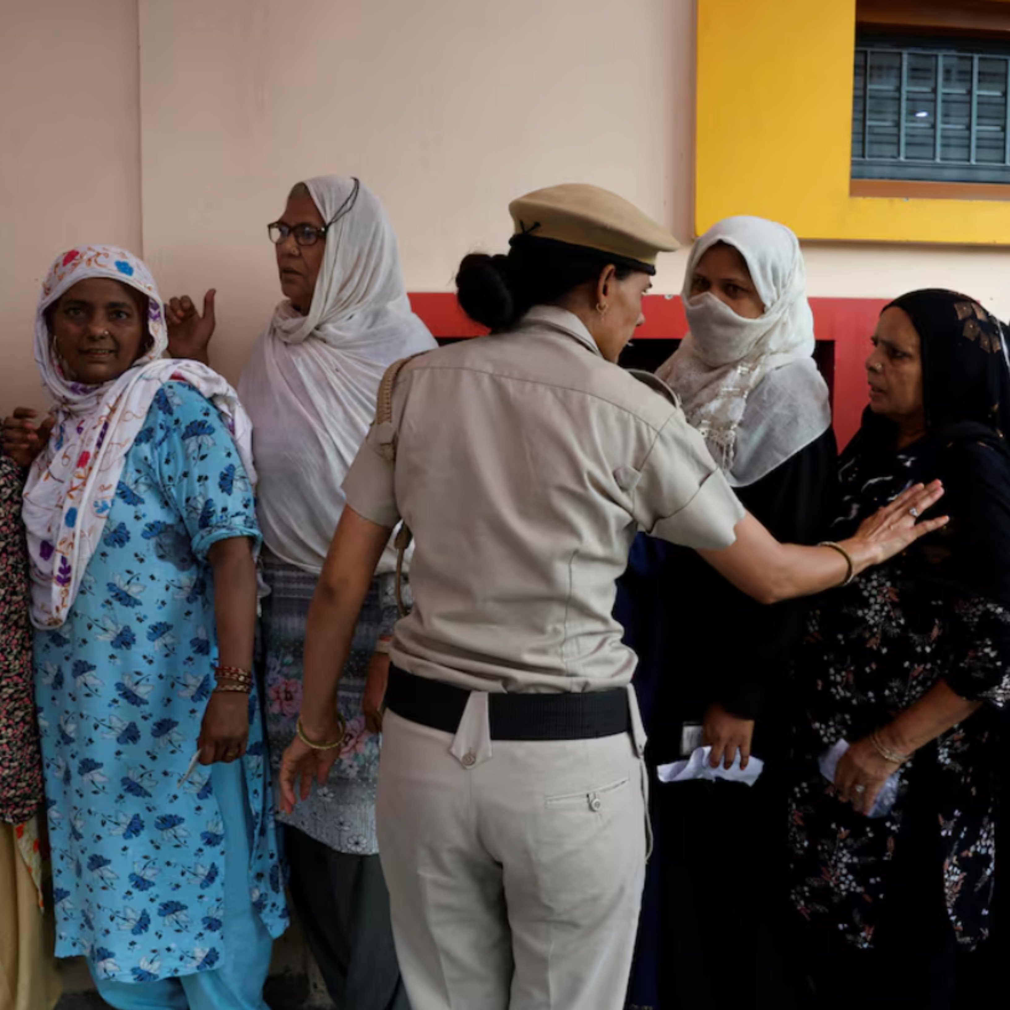 police officer asks women to maintain a line as they wait to cast their votes at a polling station during the sixth phase of india s general election in new delhi india may 25 2024 photo reuters