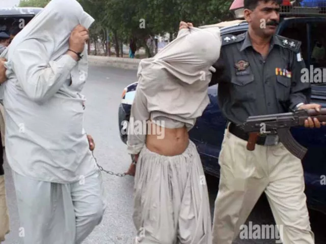 robbery gang that bought weapons through facebook arrested in karachi robbery gang that bought weapons through facebook arrested in karachi