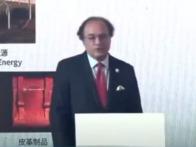 aurangzeb gives speech at pak china business forum shenzhen photo express