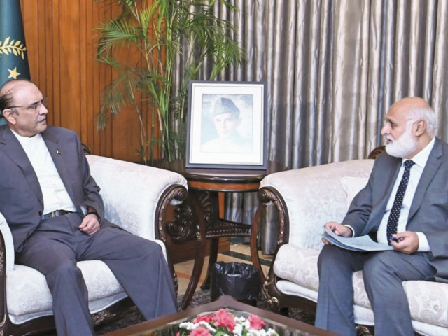 president zardari talking to professor dr niaz ahmad akhtar photo express