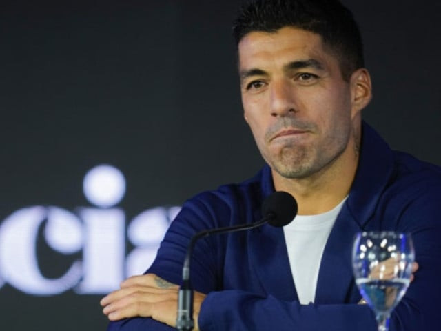 uruguay legend luis su rez retires from international football