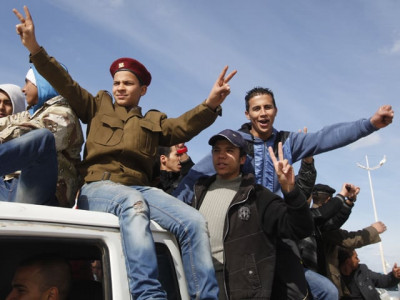 violence continues fear stalks tripoli while benghazi celebrates