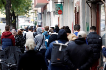 four injured in berlin shooting police say