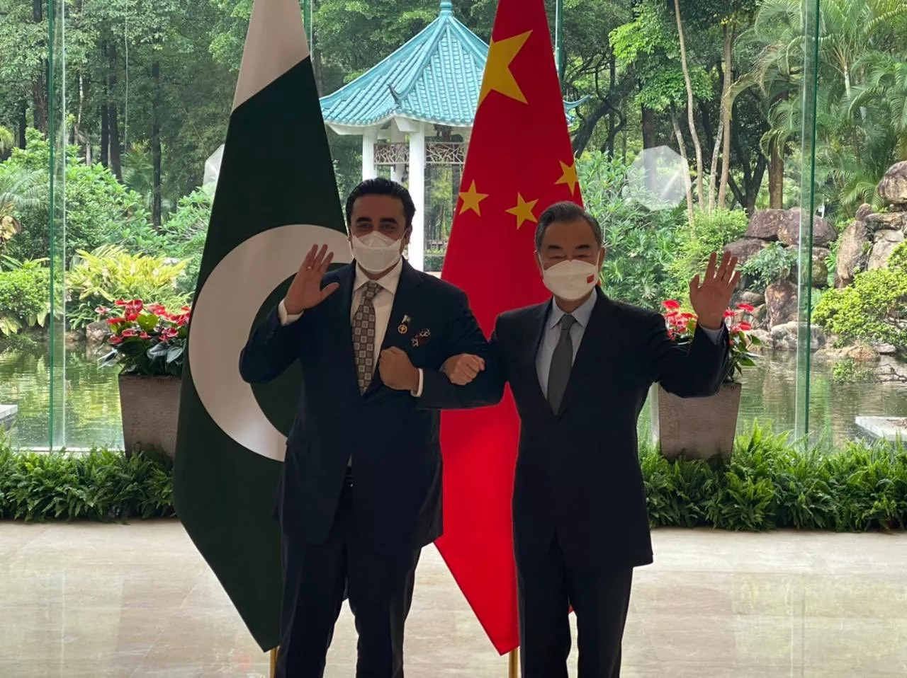 foreign minister bilawal bhutto zardari with his chinese counterpart wang yi in china on may 22 2022 photo twitter bilawal foreign minister bilawal bhutto zardari with his chinese counterpart wang yi in china on may 22 2022 photo twitter bilawal