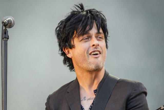 green day s billie joe armstrong defaces oakland a logo in toronto green day s billie joe armstrong defaces oakland a logo in toronto