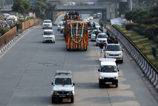 indian defence chief cremated in televised military funeral