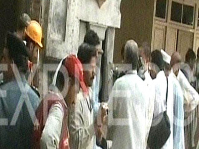 explosion in peshawar mosque 5 dead