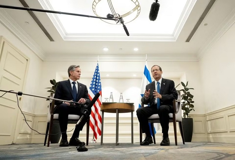 Israel's President Isaac Herzog and US Secretary of State Antony Blinken reason a assembly in Tel Aviv, Israel on Nov 30, 2023. PHOTO: REUTERS