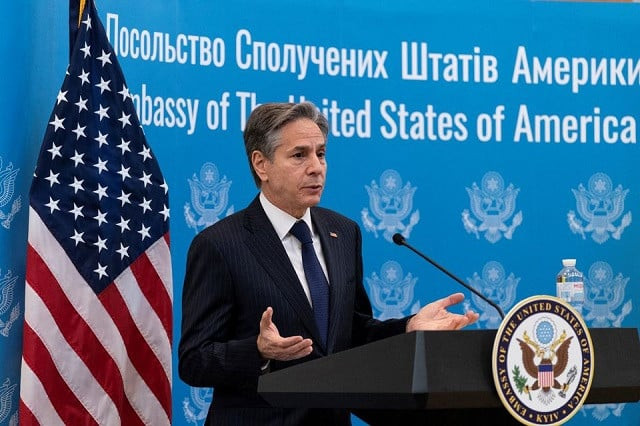 secretary of state of us antony blinken speaks as he greets embassy staff at the u s embassy in kyiv ukraine january 19 2022 photo reuters secretary of state of us antony blinken speaks as he greets embassy staff at the u s embassy in kyiv ukraine january 19 2022 photo reuters