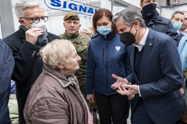 blinken also visited a cavernous polish holding centre with around 3 000 refugees photo twitter secblinken blinken also visited a cavernous polish holding centre with around 3 000 refugees photo twitter secblinken