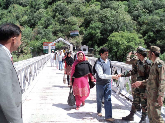 intra kashmir bus service completes six years intra kashmir bus service completes six years