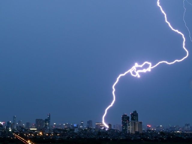 700km Brazil 'megaflash' sets lightning record: UN