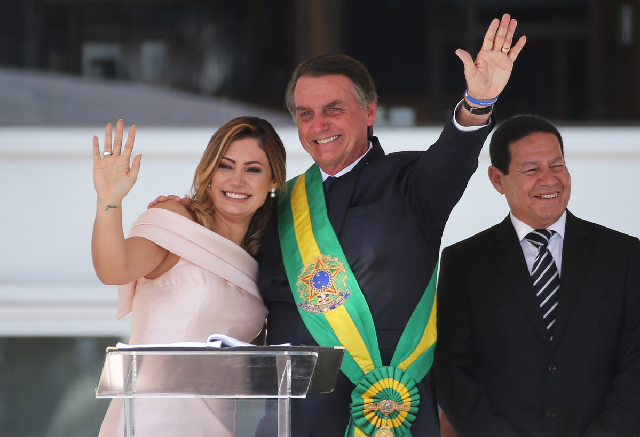 DF - Brasilia - 19/12/2019 - Christmas Cantata - Jair Bolsonaro, President  of the Republic, accompanied by Michelle Bolsonaro, First Lady, and Laura  Bolsonaro, Daughter of the President, this Thursday, December 19