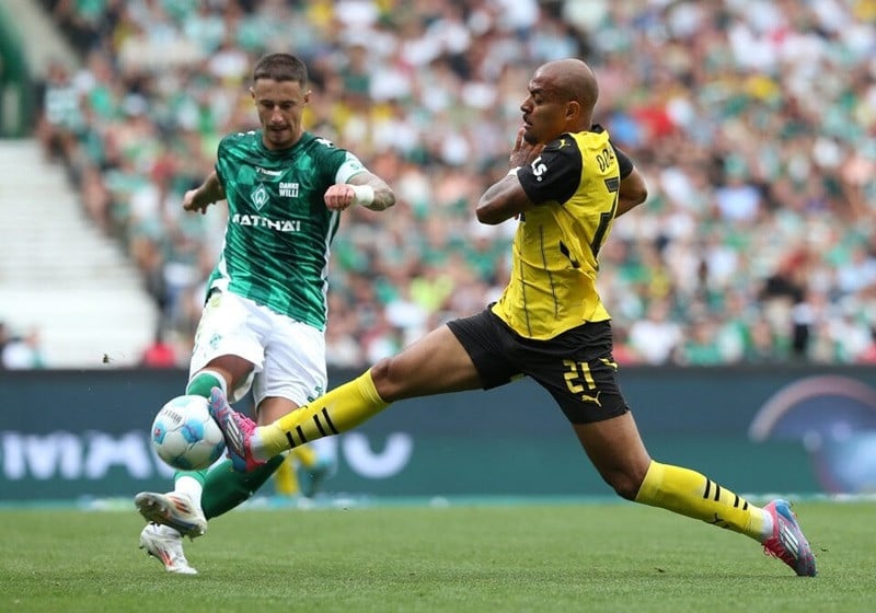 bremen hold firm against 10 man dortmund in goalless draw