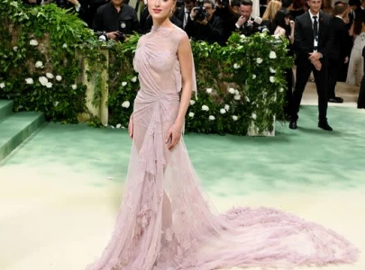 bridgerton s phoebe dynevor is reportedly engaged to cameron fuller