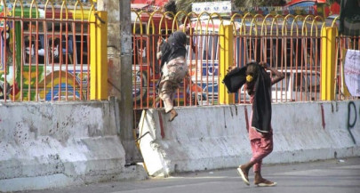 out of reach only 25 of people use overhead bridges