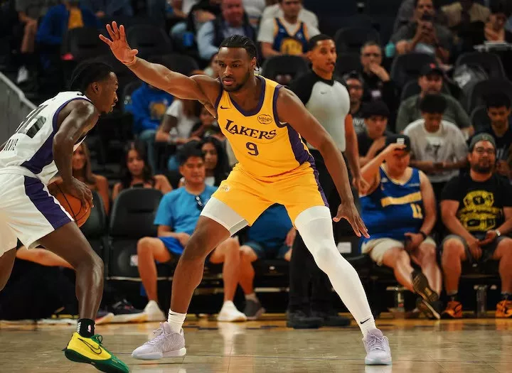 los angeles lakers guard bronny james jr defends sacramento kings guard antoine davis during the fourth quarter at chase center photo reuters los angeles lakers guard bronny james jr defends sacramento kings guard antoine davis during the fourth quarter at chase center photo reuters