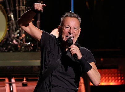 bruce springsteen officially becomes a billionaire