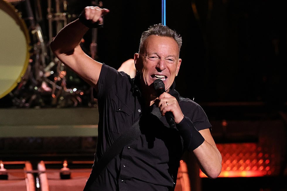Bruce Springsteen officially becomes a billionaire