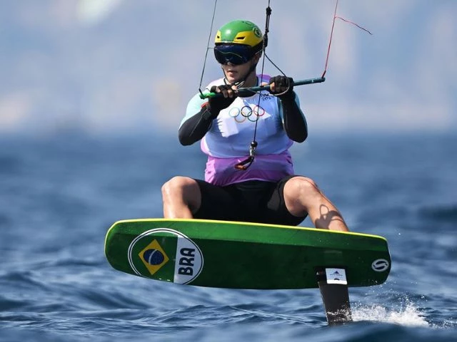 olympic kitesurfer bruno lobo rescues drowning teenage girl in brazil olympic kitesurfer bruno lobo rescues drowning teenage girl in brazil