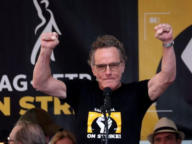 breaking bad actor bryan cranston endorses kamala harris at rally internet reacts breaking bad actor bryan cranston endorses kamala harris at rally internet reacts