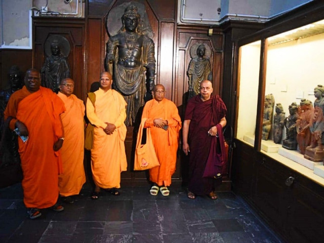 buddhist monks reach pakistan on religious pilgrimage