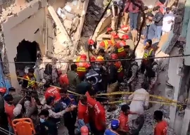 at least seven injured as building collapses in karachi s orangi town at least seven injured as building collapses in karachi s orangi town