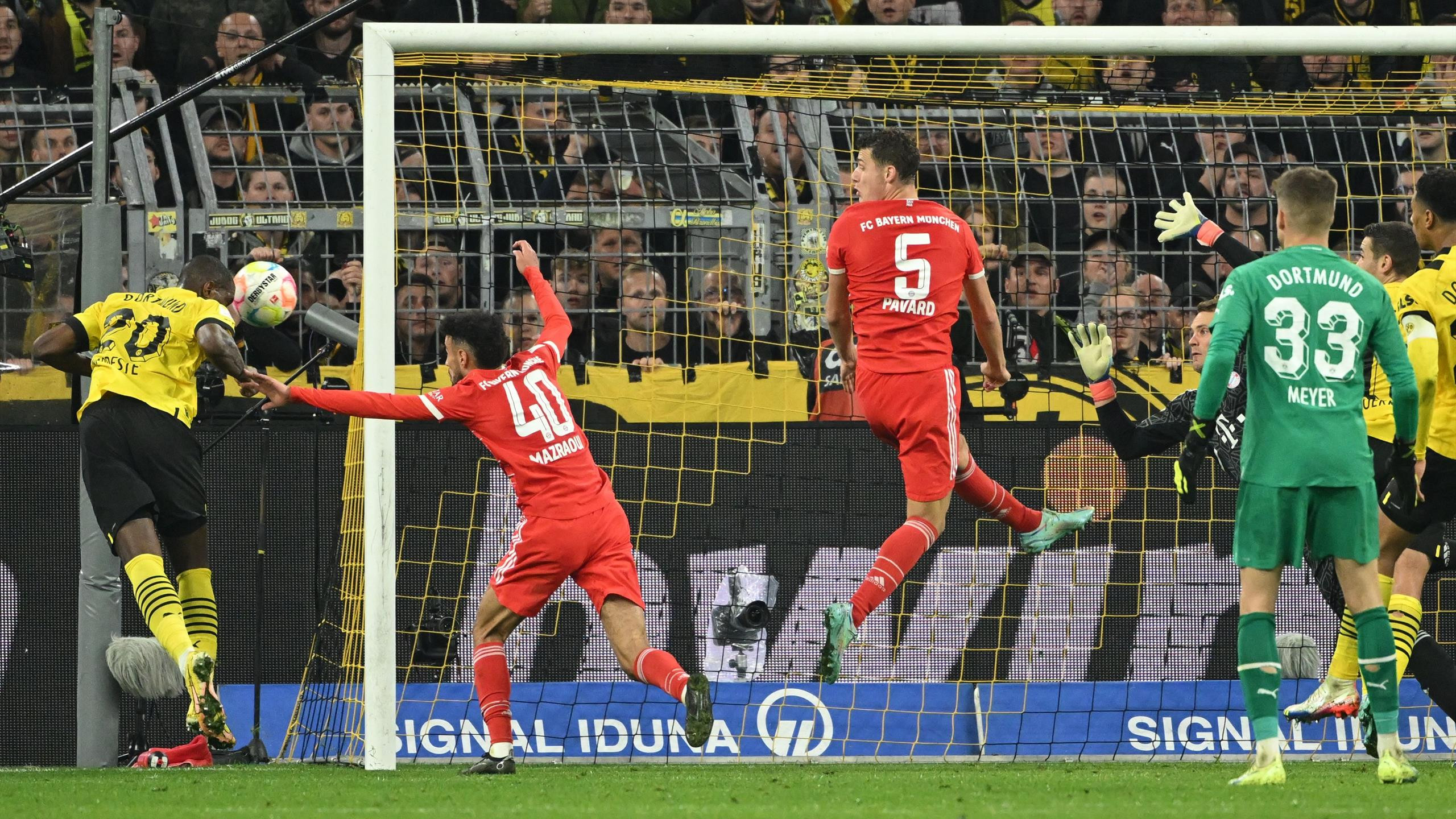 Dortmund snatch Bayern draw in Bundesliga