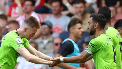 fernandes sinks saints as man utd maintain revival fernandes sinks saints as man utd maintain revival