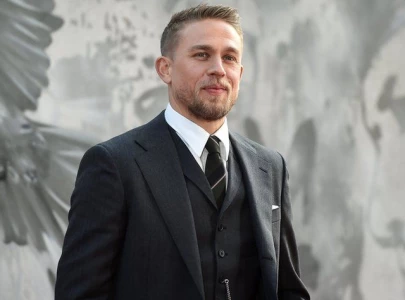charlie hunnam to lead amazon prime video s criminal series adaptation