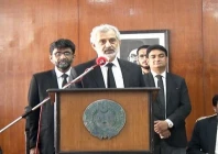 chief justice of pakistan cjp justice qazi faez isa addressing a ceremony organised by the sindh high court bar association shcba on thursday photo express