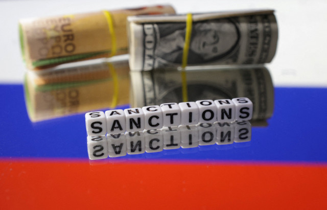 billions in dollar and euro banknotes enter russia despite sanctions billions in dollar and euro banknotes enter russia despite sanctions