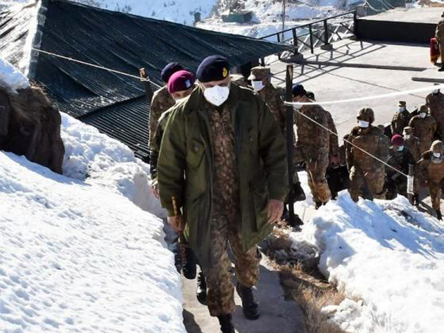 coas gen qamar javed bajwa visiting forward troops deployed along the line of control loc on tuesday photo ispr