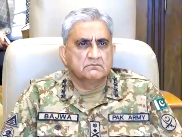 general qamar visits corps headquarter peshawar given detailed update on security situation border management including fencing capacity enhancement of frontier corps fc and police screengrab