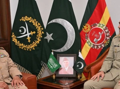 pak s arabia army chiefs discuss bilateral ties