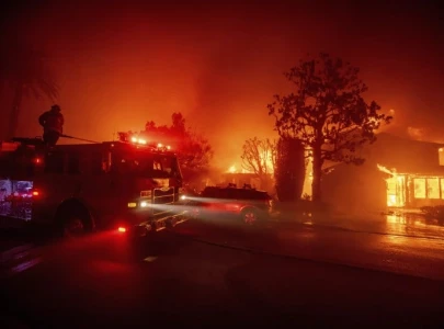 thousands evacuated as new jersey wildfire rages on major highways shut down