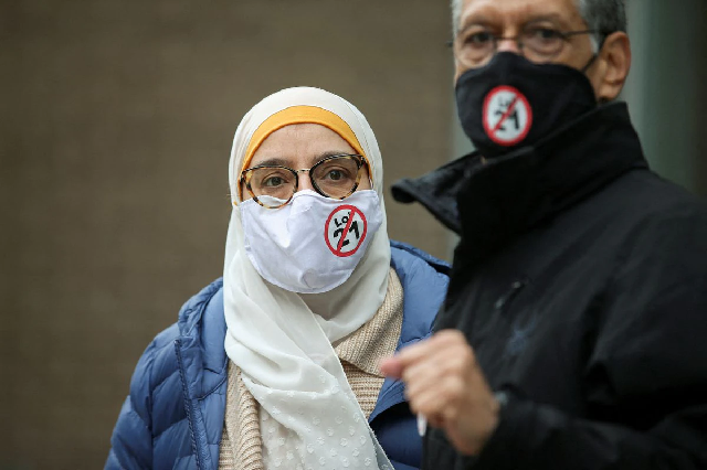 people attend a protest against bill 21 after a court ruled that some teachers and provincial politicians are exempt from a controversial law that bans public employees from wearing religious symbols in montreal quebec canada april 20 2021 photo reuters people attend a protest against bill 21 after a court ruled that some teachers and provincial politicians are exempt from a controversial law that bans public employees from wearing religious symbols in montreal quebec canada april 20 2021 photo reuters