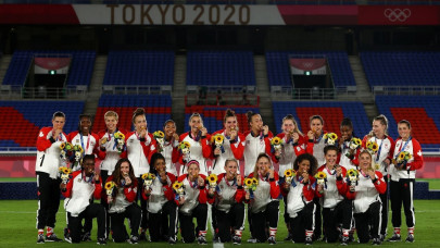 sinclair rewarded with olympic gold sinclair rewarded with olympic gold