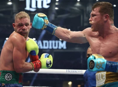 alvarez stops saunders to unify boxing s super middleweight titles