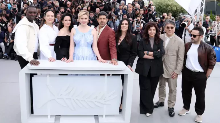 the cannes film festival 2024 jury led by greta gerwig from left to right omar sy lily gladstone eva green president of the jury greta gerwig pierfrancesco favino nadine labaki ebru ceylan hirokazu kore eda and juan antonio bayona courtesy of pascal le segretain the cannes film festival 2024 jury led by greta gerwig from left to right omar sy lily gladstone eva green president of the jury greta gerwig pierfrancesco favino nadine labaki ebru ceylan hirokazu kore eda and juan antonio bayona courtesy of pascal le segretain