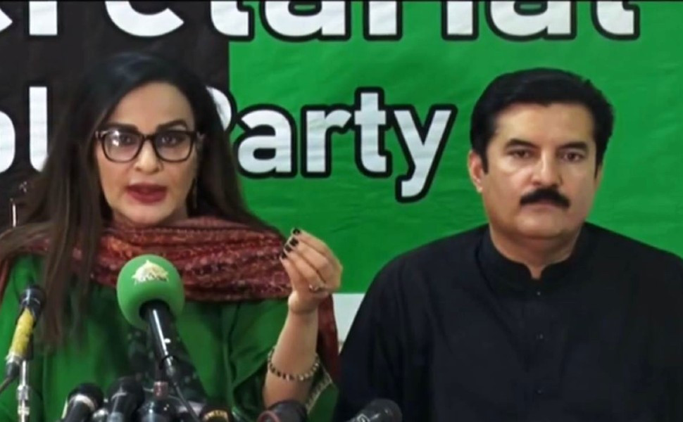ppp leaders sherry rehman and faisal karim kundi addressing a press conference in islamabad on july 24 2023 screengrab