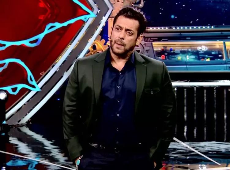 Salman Khan asks 'Bigg Boss 14' contestant to keep him out of her 'games' |  The Express Tribune